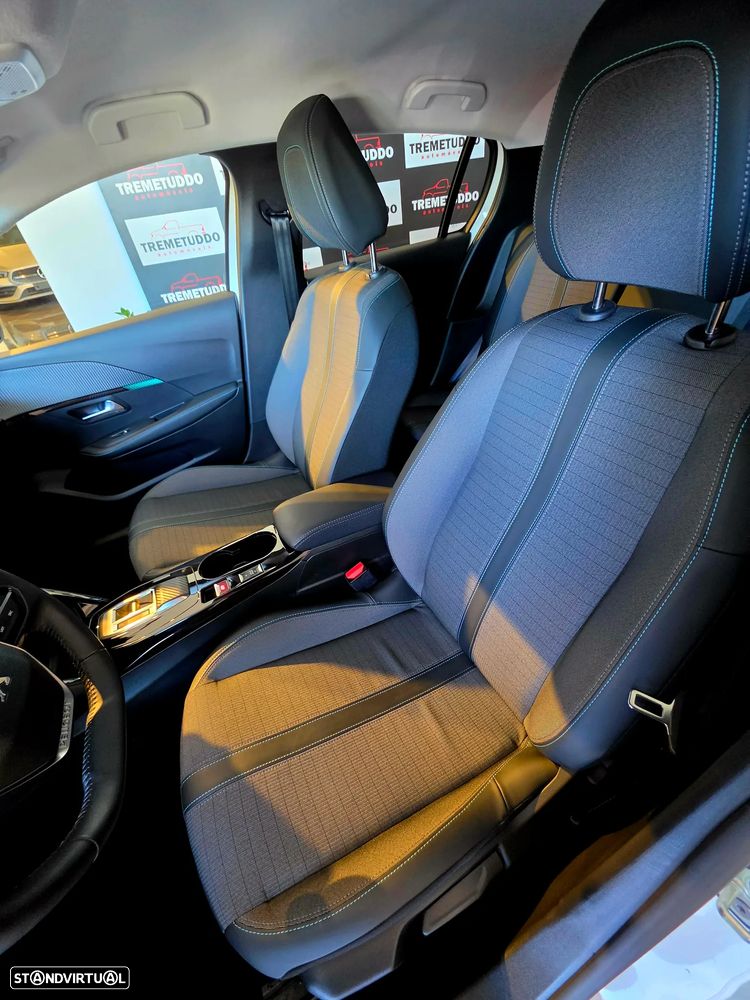 Peugeot e-208 Allure - 11