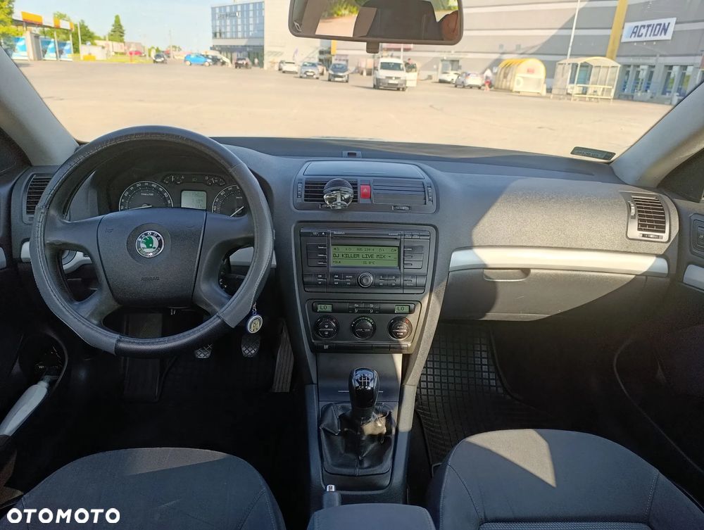 Skoda Octavia 2.0 FSI Ambiente - 4