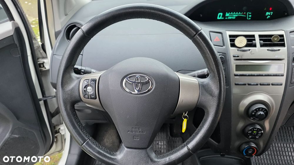 Toyota Yaris 1.0 VVT-i Cool - 29