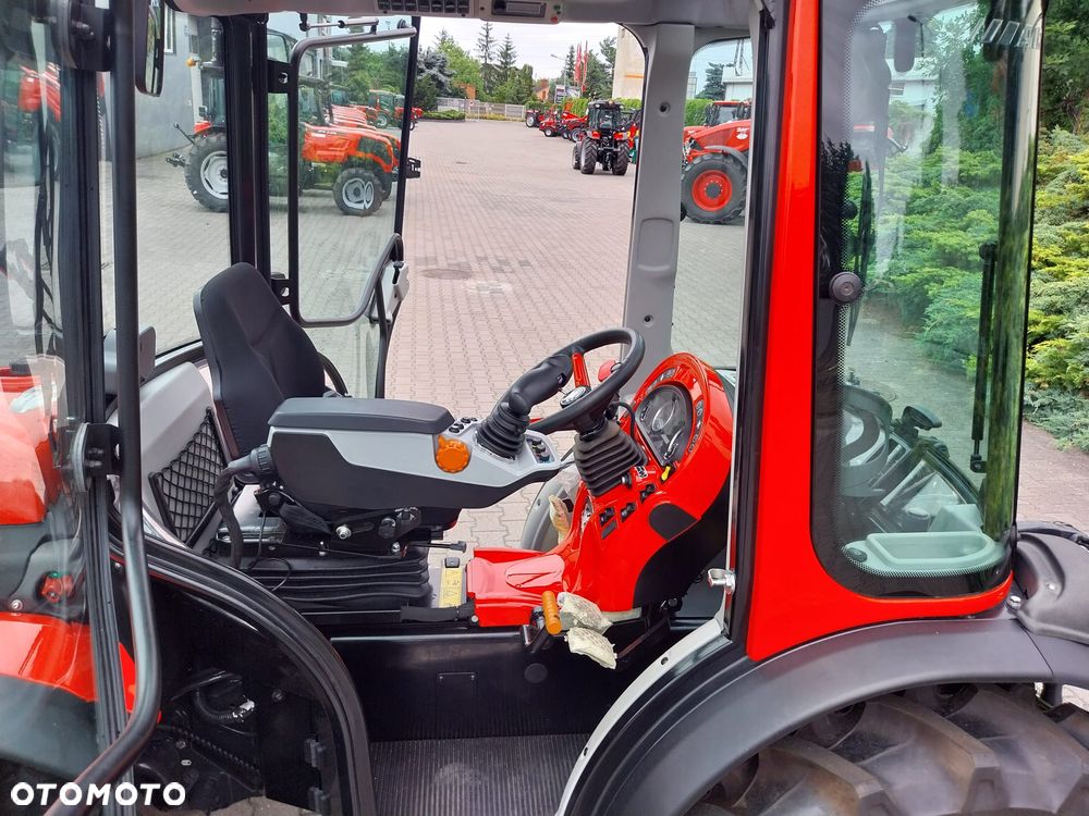 ANTONIO CARRARO TR 8900 TR 8900 silnik KUBOTA Obrotowy Fotel ! Skrzynia bezstopniowa TONY - 20
