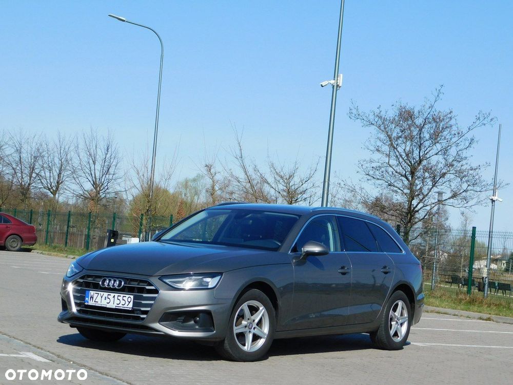 Audi A4 Avant 2.0 TDI Design - 22