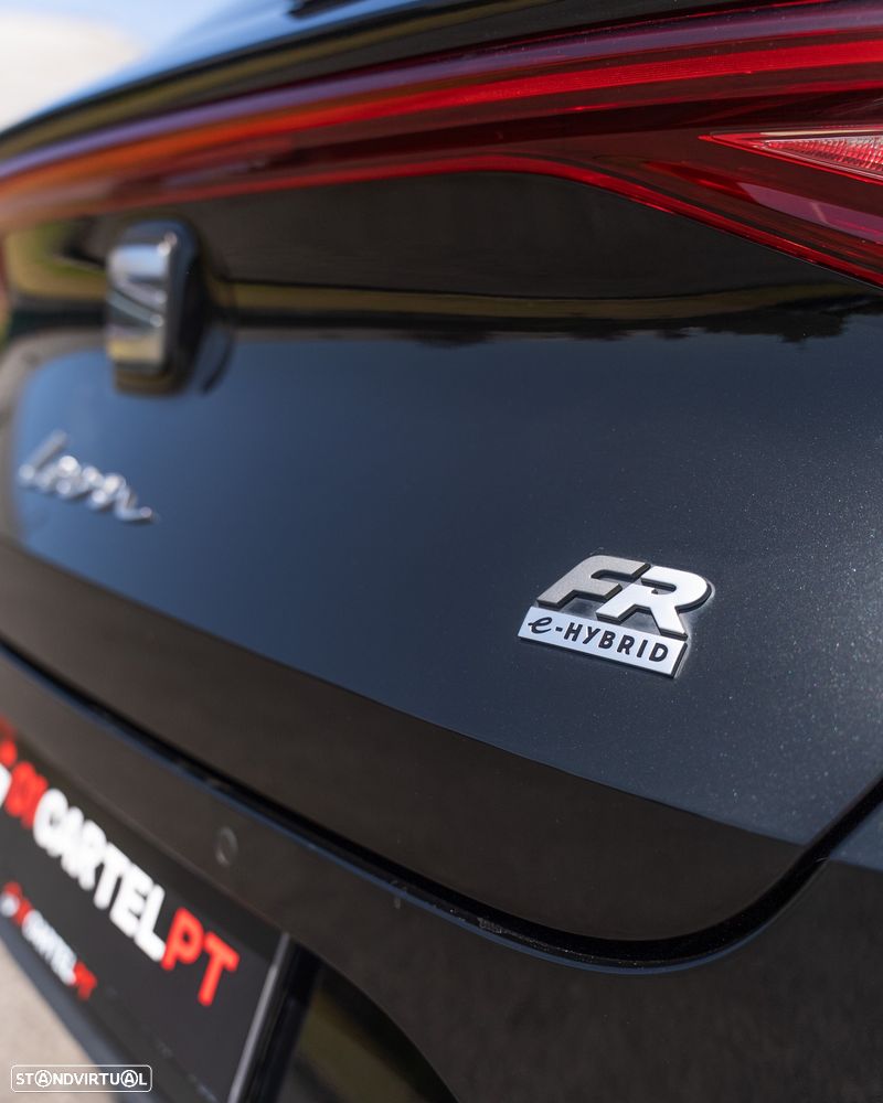 SEAT Leon ST 1.5 e-Hybrid DSG FR Black Edition - 9