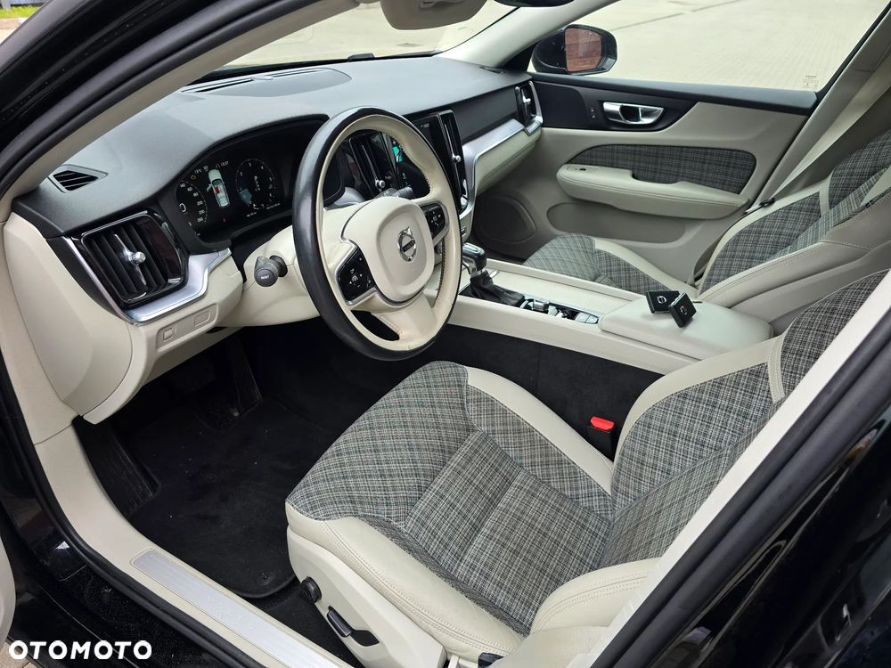 Volvo V60 D4 Geartronic Momentum Pro - 17