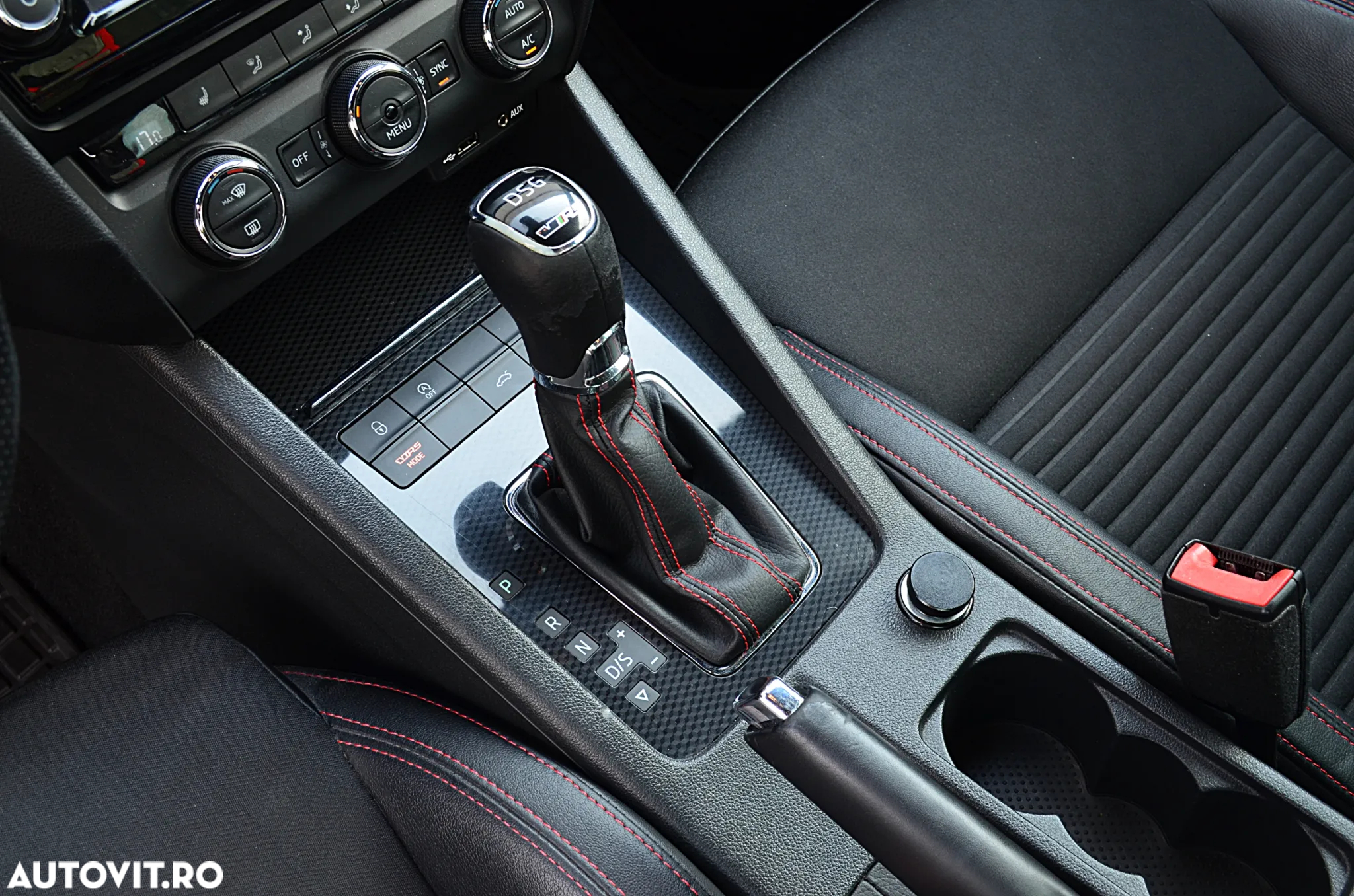 Skoda Octavia Combi 2.0 TDI DSG RS - 11
