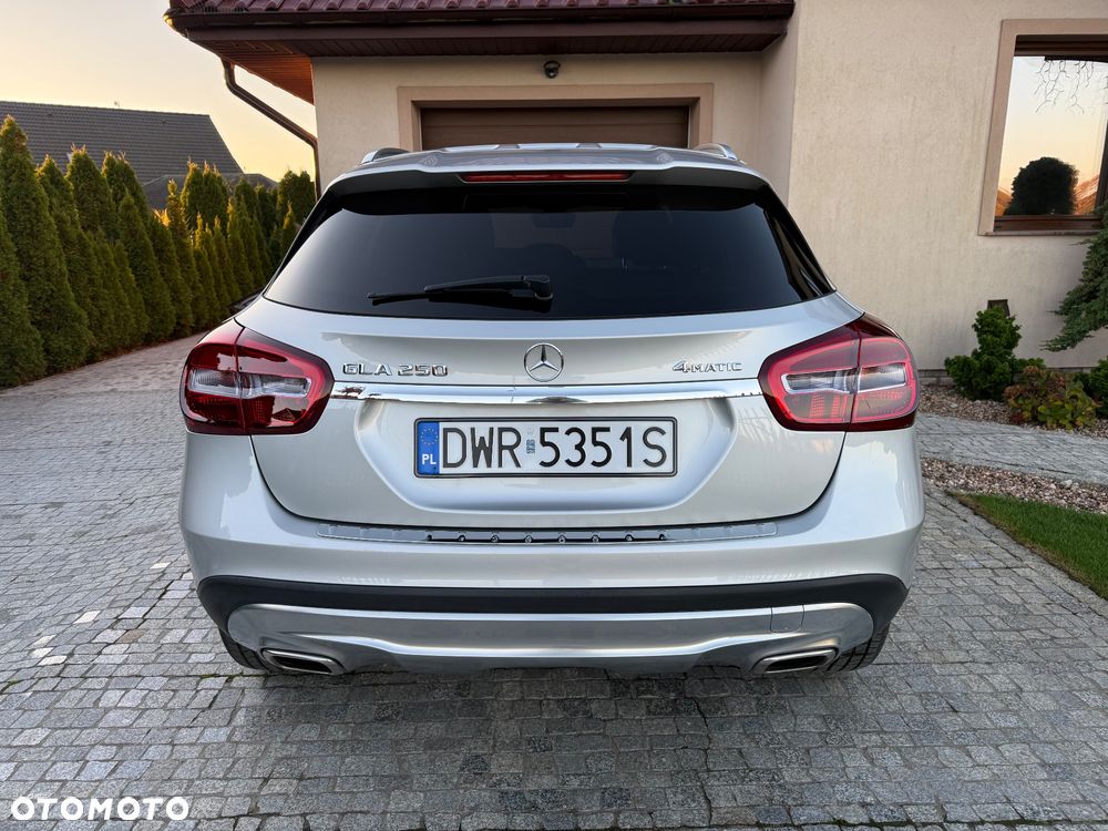 Mercedes-Benz GLA 250 4-Matic - 10
