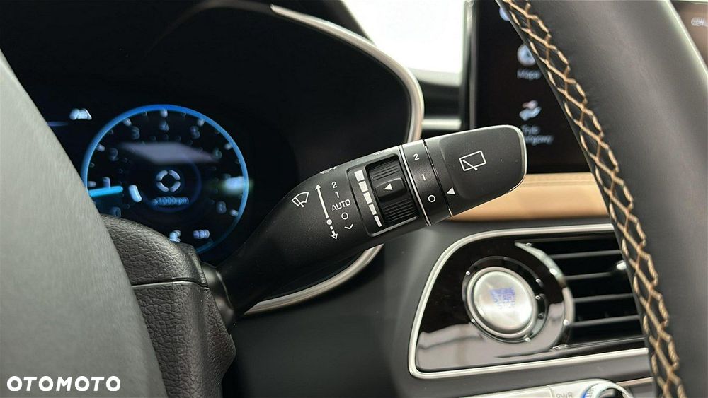 Genesis G70 - 25