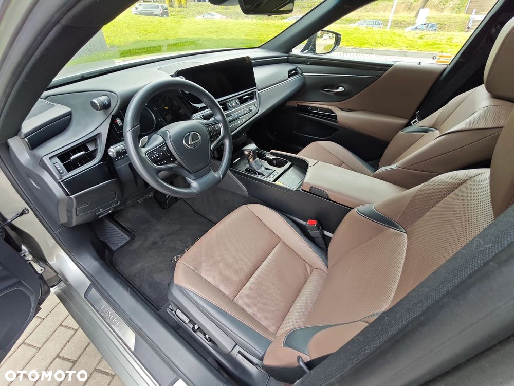 Lexus ES 300h Business Edition - 3