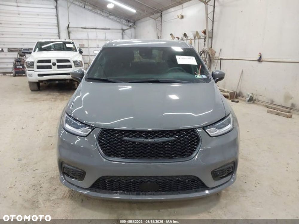 Chrysler Pacifica - 6