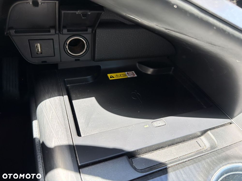 Toyota Camry 2.5 Hybrid Executive CVT - 21