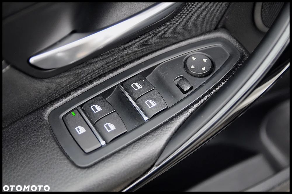 BMW Seria 3 318i - 27