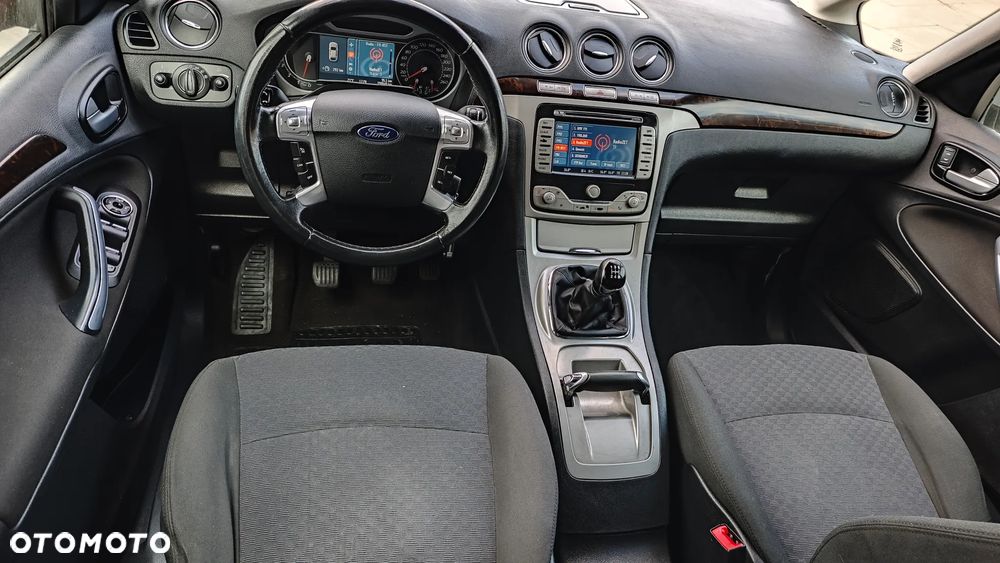 Ford Galaxy 2.0 Ghia - 13