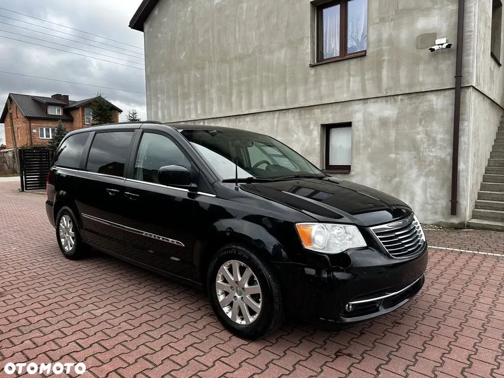 Chrysler Town & Country - 3