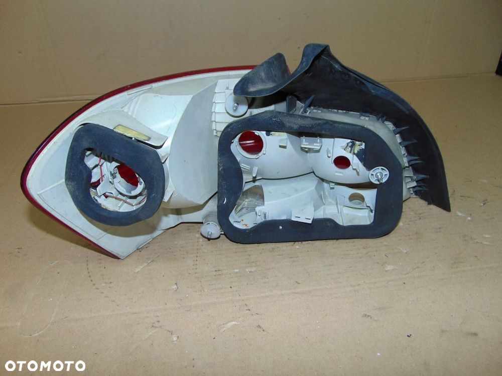 BMW 1 E82 E88 LAMPA PRAWA TYŁ BMW 1 COUPE - 2