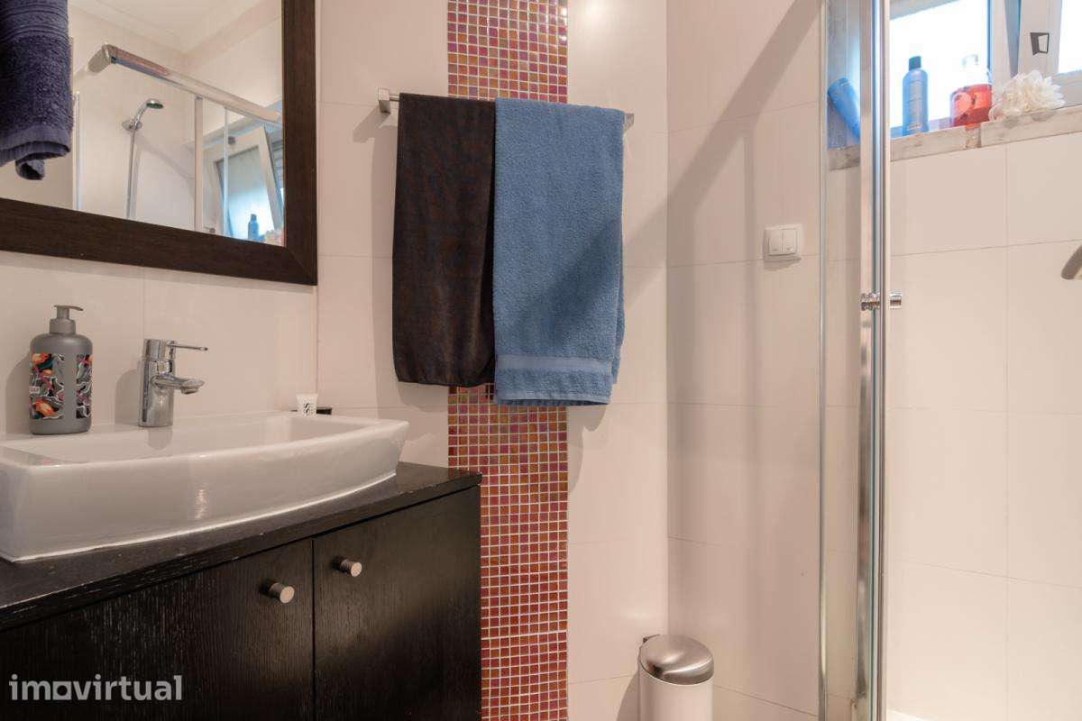 Quarto - localizado em Picoas Lisbon - Grande imagem: 5/12