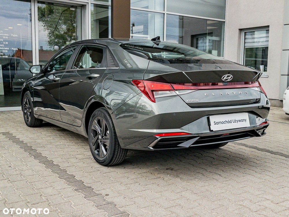 Hyundai Elantra - 8