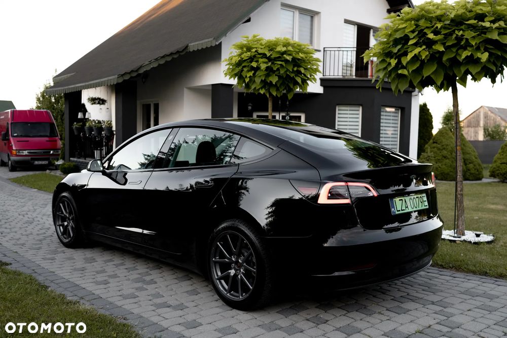 Tesla Model 3 - 10