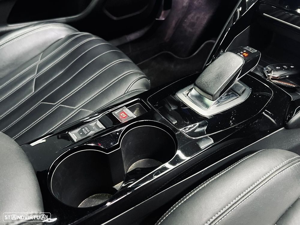 Peugeot e-2008 50 kWh GT - 34