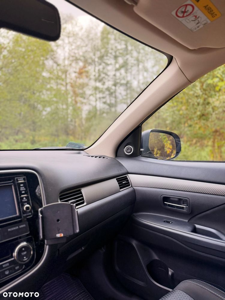 Mitsubishi Outlander - 14