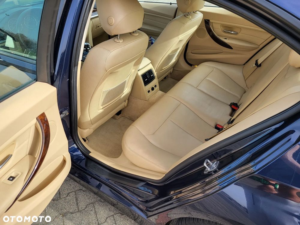 BMW Seria 3 328i xDrive - 12