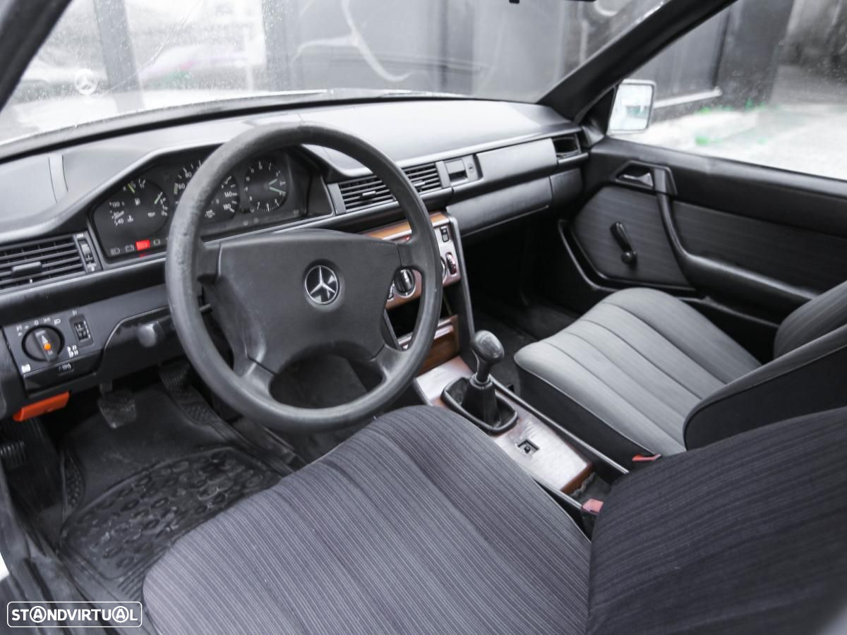 Mercedes-Benz 250 - 4