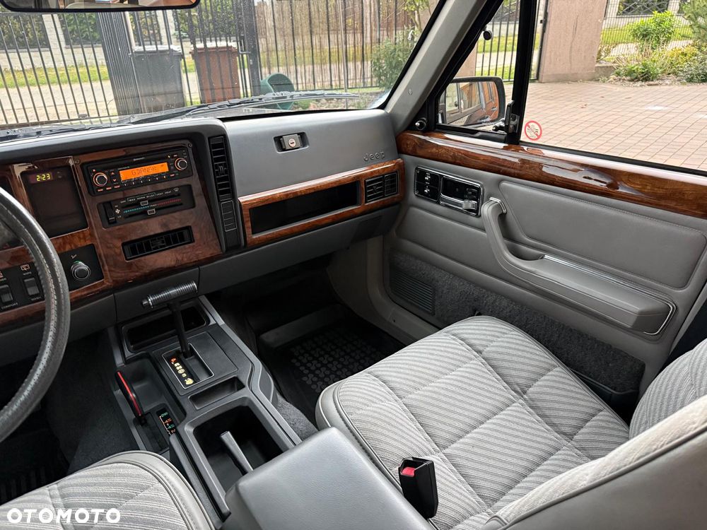 Jeep Cherokee - 10