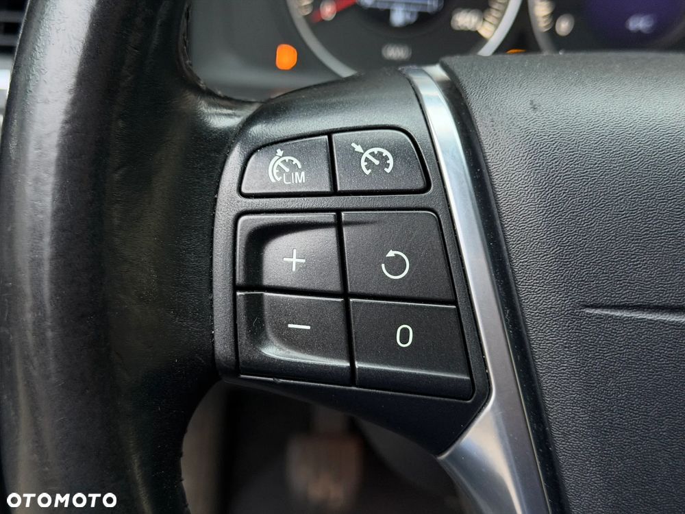 Volvo V60 T3 Momentum - 17