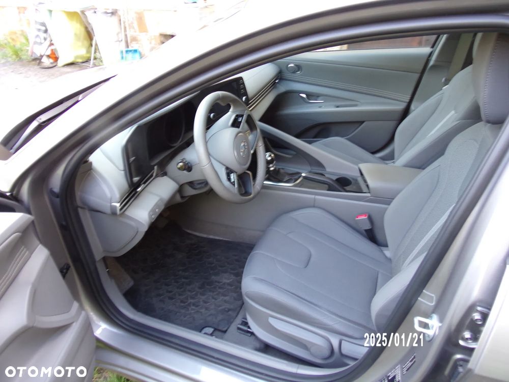 Hyundai Elantra 1.6 Smart - 12