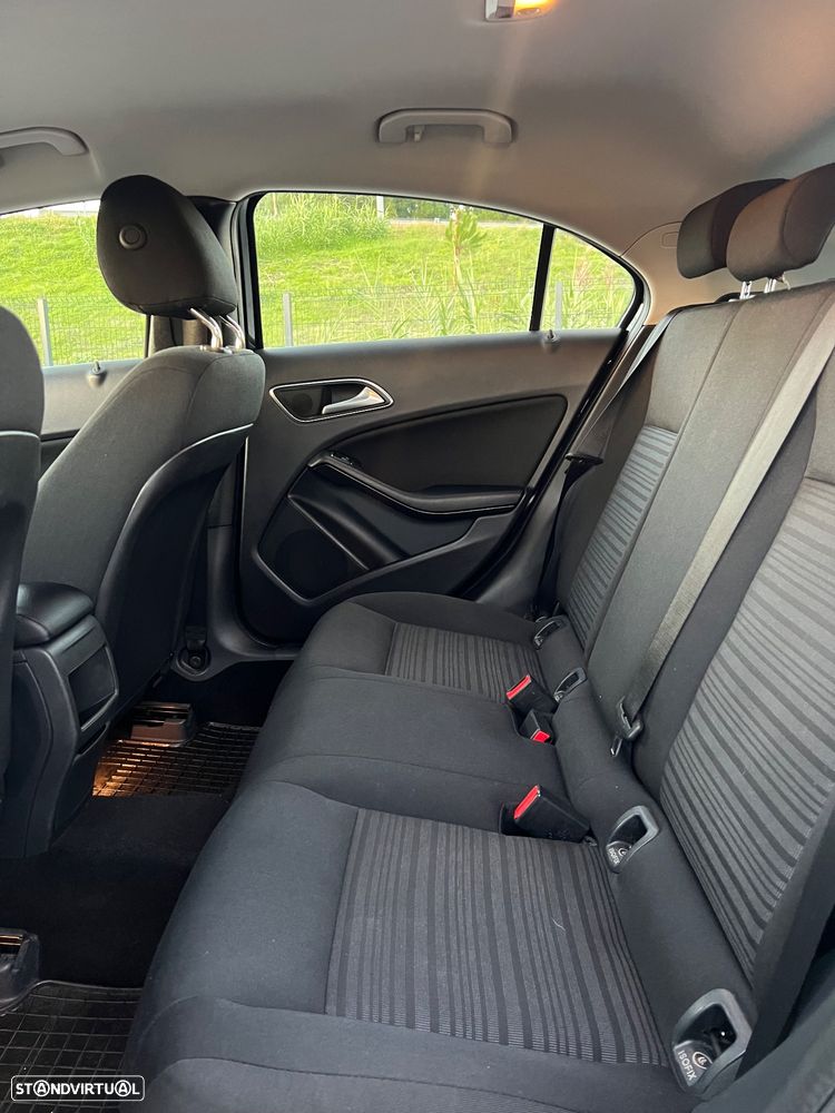 Mercedes-Benz A 180 d Urban - 13