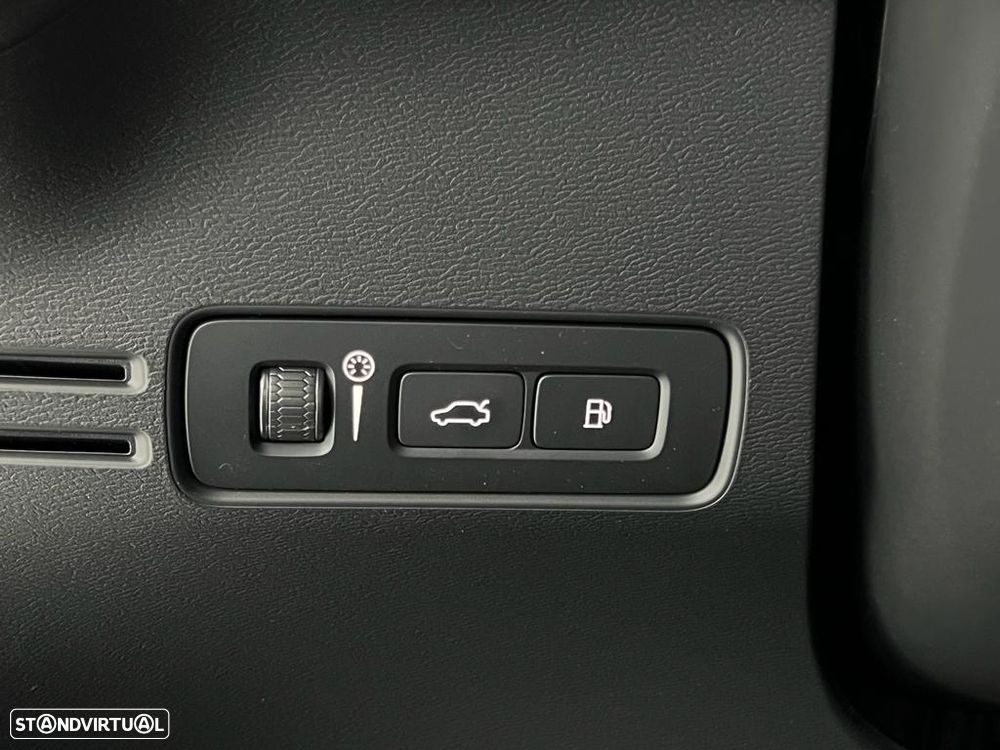 Volvo XC 40 1.5 T4 PHEV Plus Dark - 18