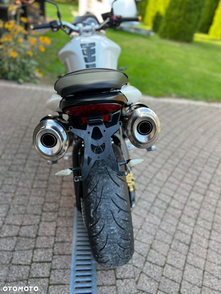 Triumph Street Triple - 17