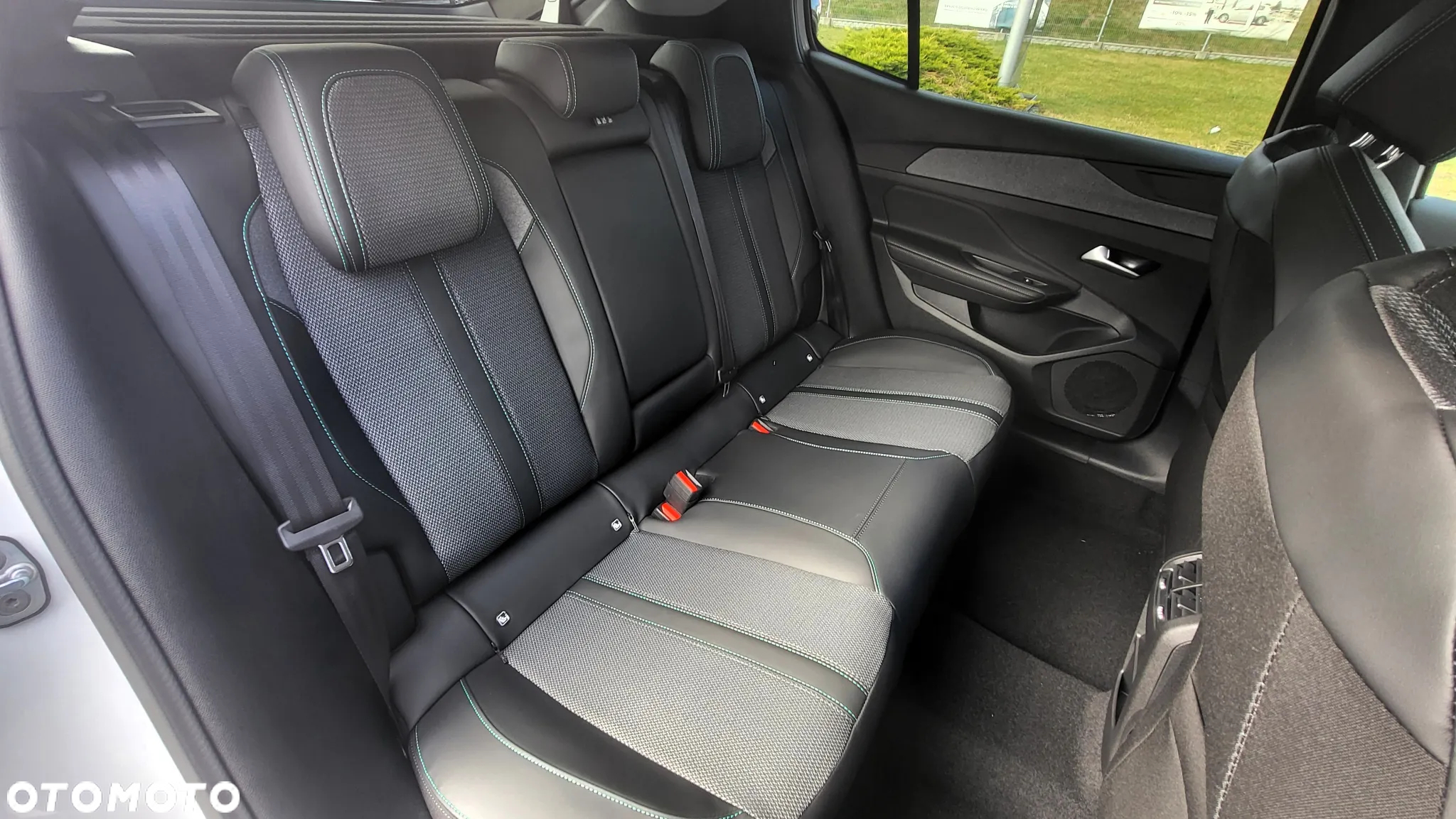 Peugeot 408 1.2 PureTech mHEV Allure S&S e-DSC6 - 24