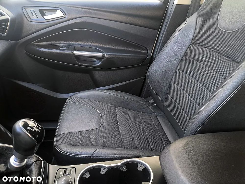 Ford Kuga 2.0 TDCi 2x4 Titanium - 26