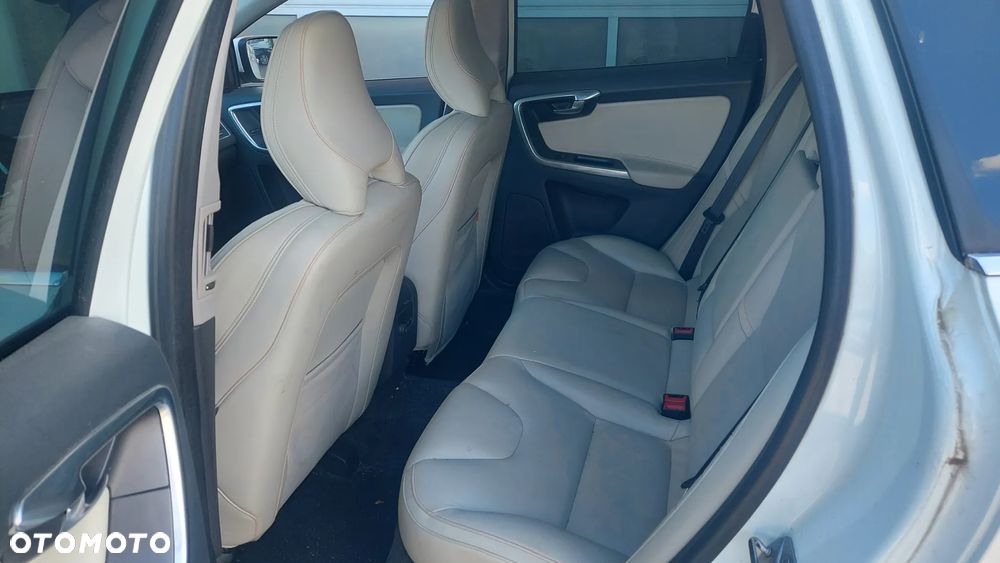 Volvo XC 60 D5 AWD Geartronic Ocean Race - 6