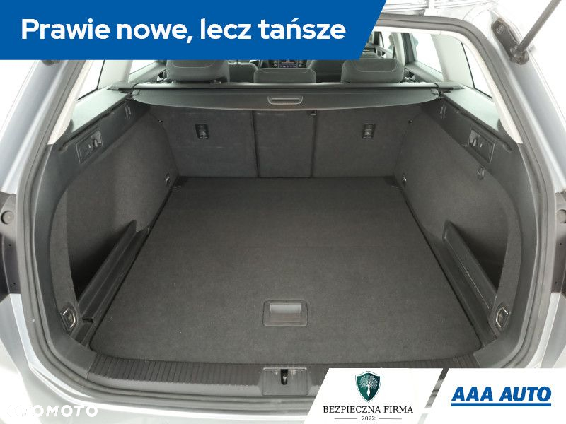 Volkswagen Passat - 12