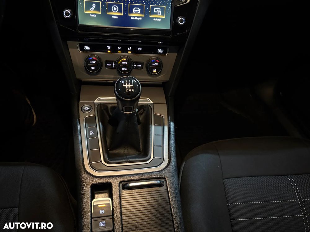 Volkswagen Passat - 14