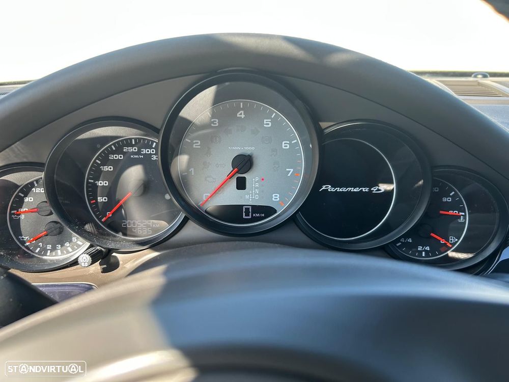 Porsche Panamera 4S PDK - 12