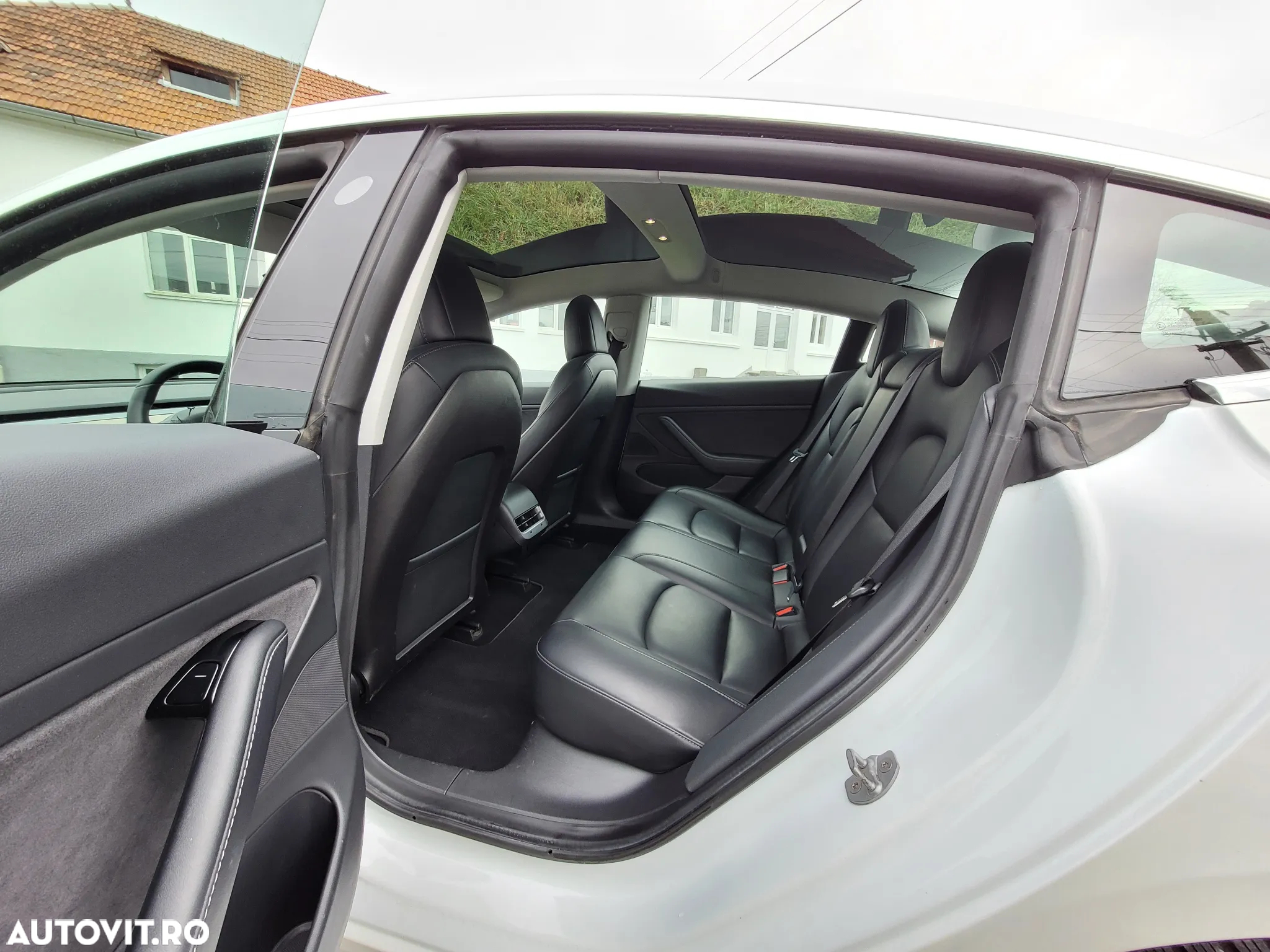 Tesla Model 3 - 10