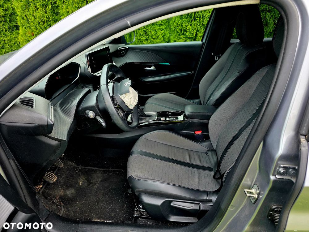 Peugeot 208 Benzin 100 Allure - 15