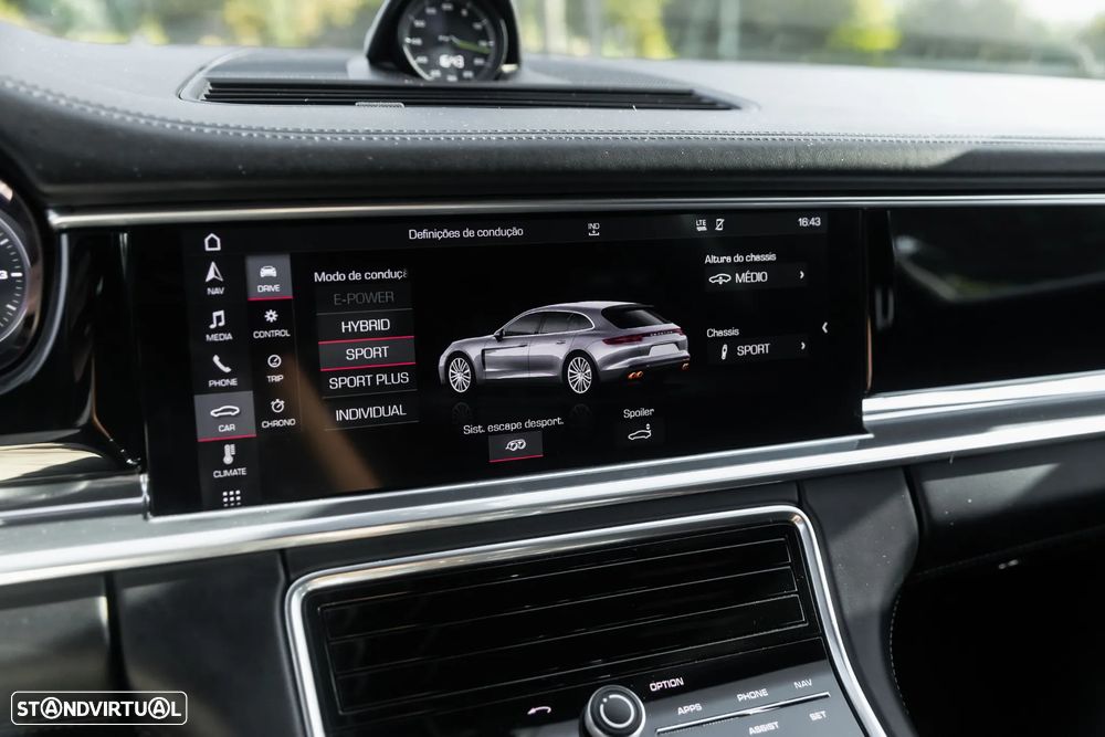 Porsche Panamera Sport Turismo 4 E-Hybrid - 24