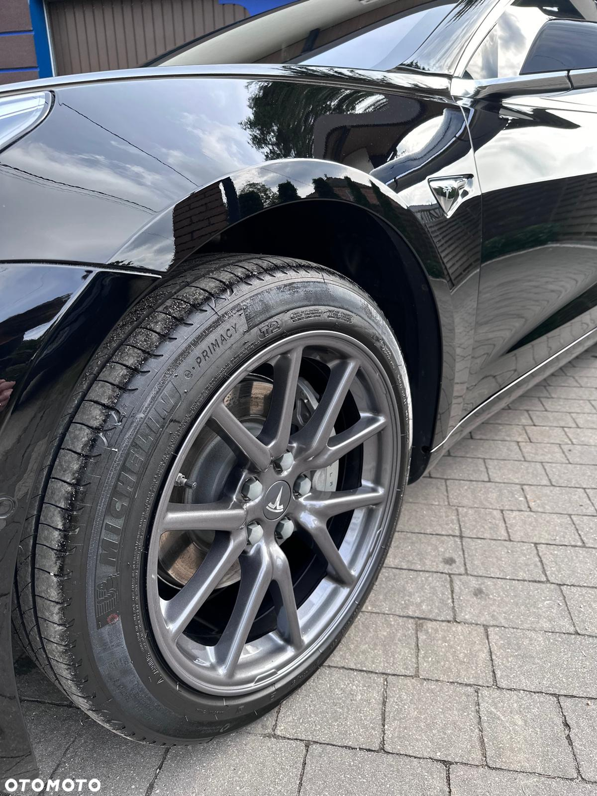 Tesla Model 3 Standard Reichweite Plus Hinterradantrieb - 4