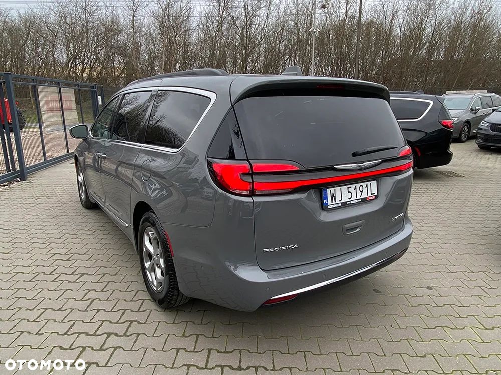 Chrysler Pacifica - 4