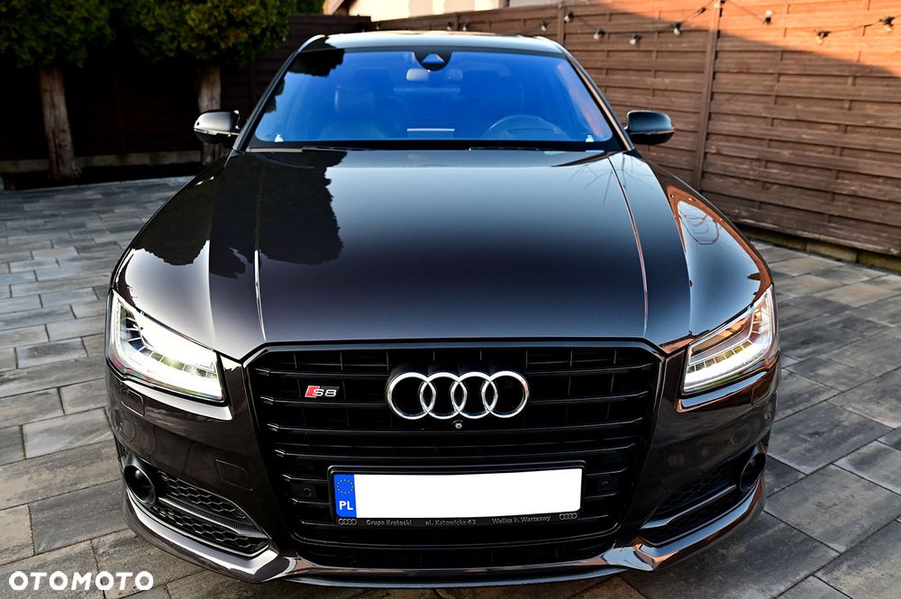 Audi S8 - 2