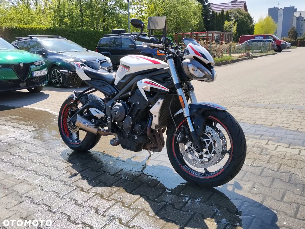 Triumph Street Triple - 1