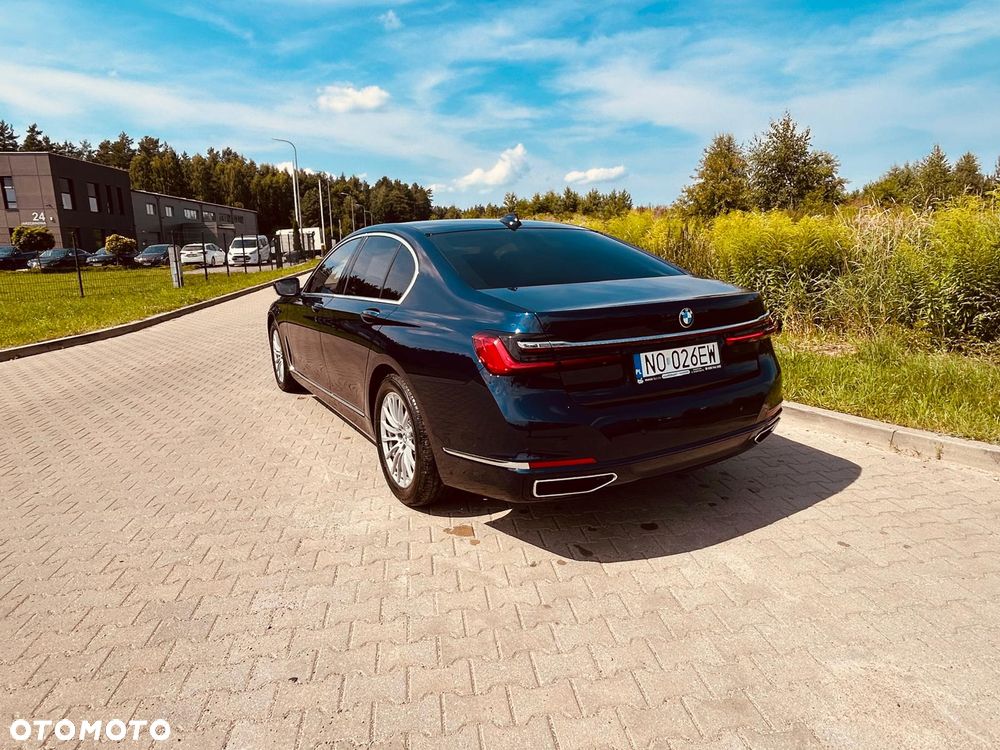 BMW Seria 7 730d xDrive mHEV - 12