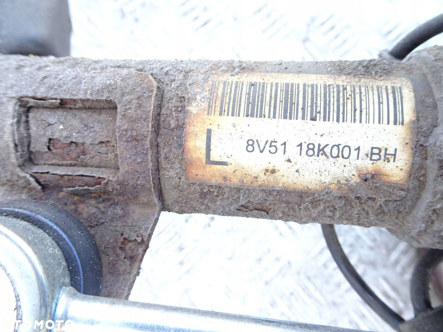 Zwrotnica kolumna LEWA Ford Fiesta MK7 1.4 TDCI - 8