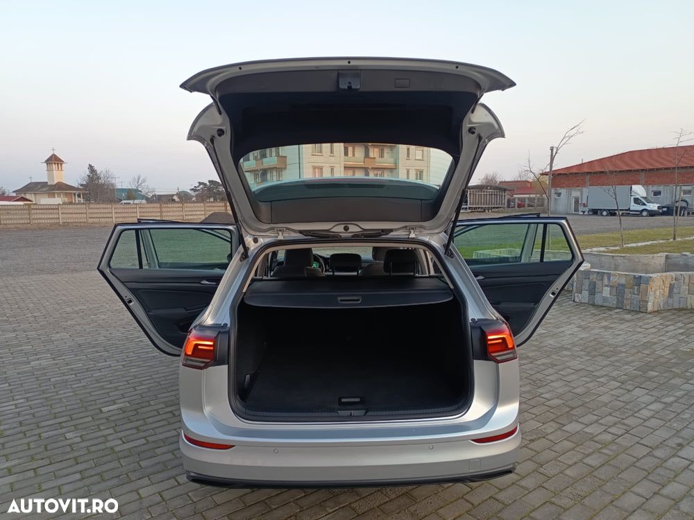 Volkswagen Golf - 8