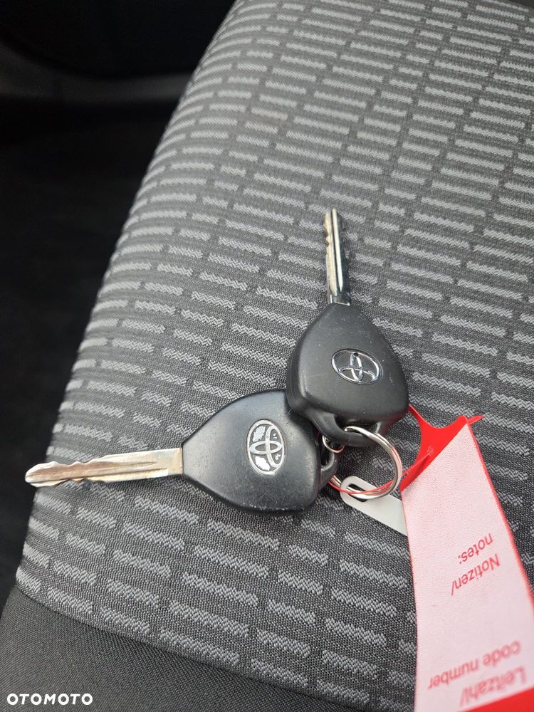 Toyota Avensis 1.8 Premium - 19