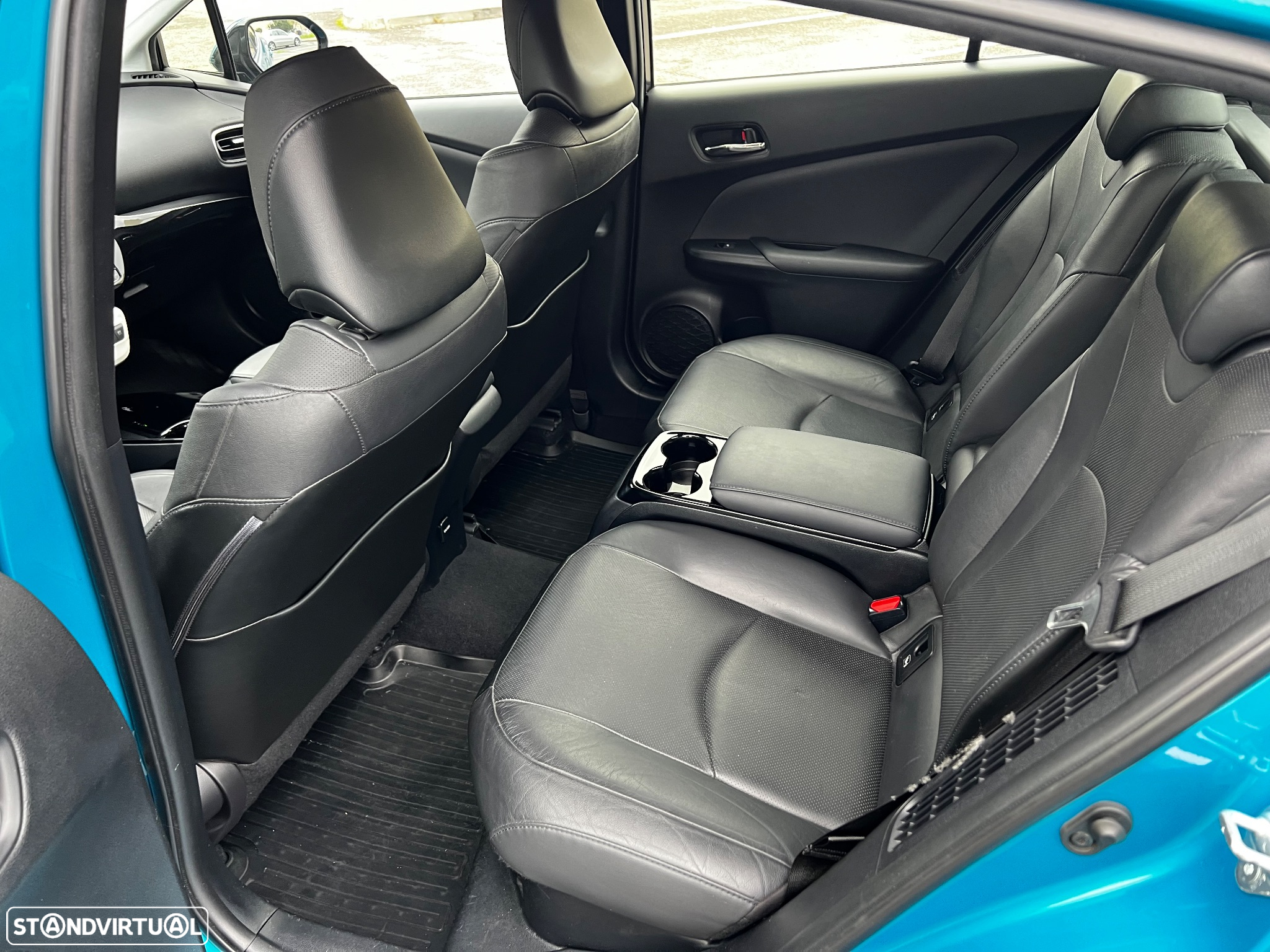 Toyota Prius 1.8 Plug-In Luxury Pele - 33