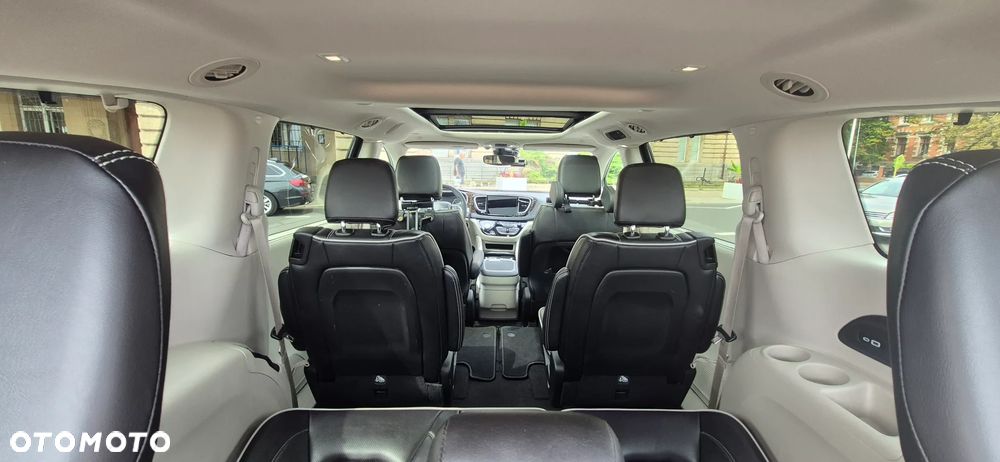Chrysler Pacifica - 12