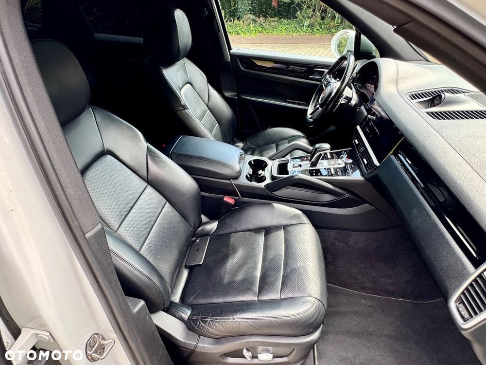 Porsche Cayenne Standard - 25
